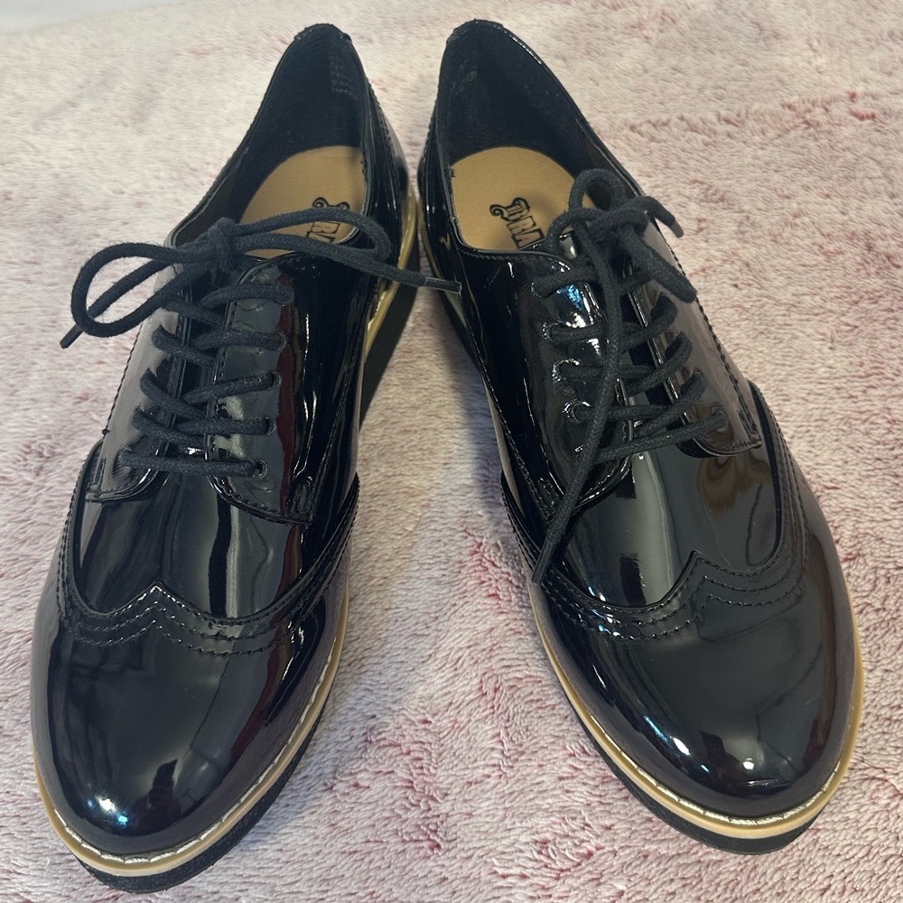 Women’s Black Patent Wingtip Oxfords - Picture 2 of 11